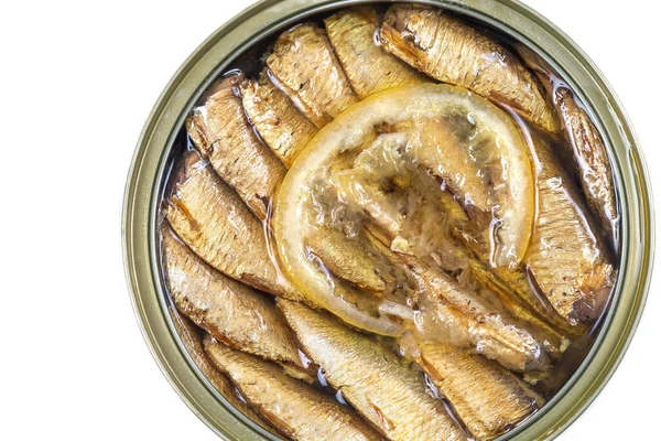 Boîte ronde de sardines dans l'huile végétale. Isolé sur fond blanc — Photo
