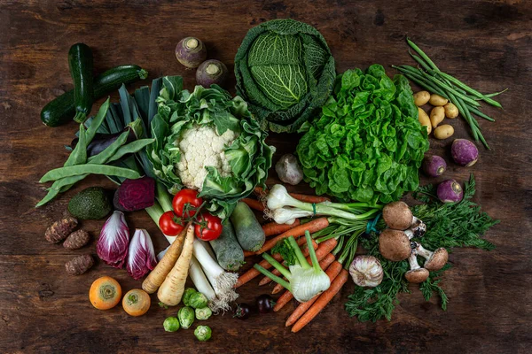 从上面看到的新鲜有机蔬菜. — 图库照片