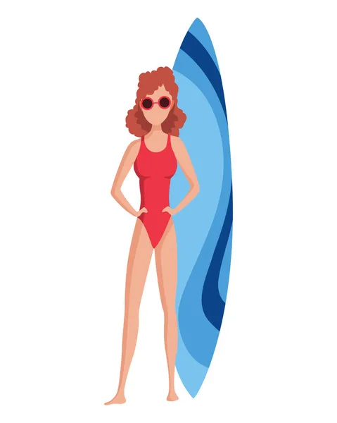 Una mujer. Divertido personaje femenino. Jovencita parada cerca de la tabla de surf. Ilustración de dibujos animados planos de verano — Vector de stock