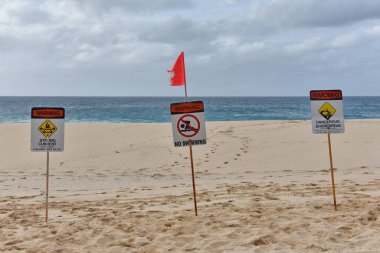 Plajda Genel Sörf ve Yüzme Uyarı İşaretleri