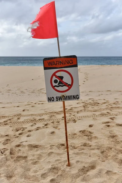 Általános Szörf Úszás Figyelmeztető Jelzések Strandon — Stock Fotó