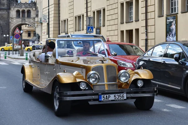 Prague Czechia July 2016 Vintage Car Drives City Centre Street — Stock Photo, Image