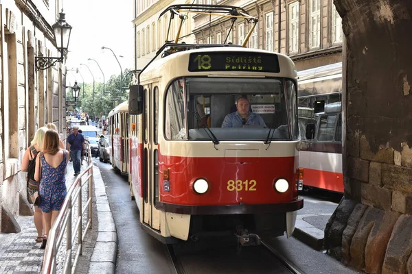2016年7月20日 チェコ プラハ市内中心部の路面電車が旅客輸送を行う — ストック写真