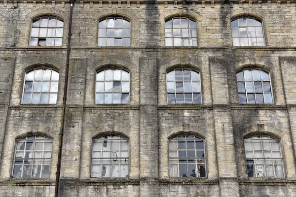 Pedra Exterior Janelas Uma Era Vitoriana Edifício Abandonado — Fotografia de Stock