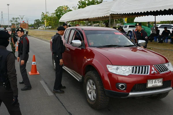 Bangkok Thaiföld Április 2014 Rendőrségi Stop Ellenőrizze Jármű Egy Mobil — Stock Fotó