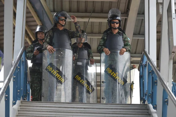 Bangkok Thailand May 2014 Army Soldiers Stand Guard City Centre —  Fotos de Stock