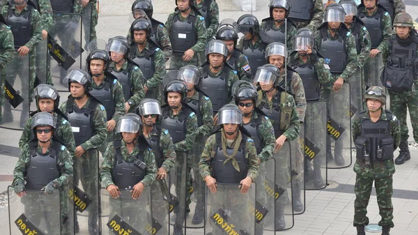 Bangkok Thailand May 2014 Army Soldiers Stand Guard City Centre — стокове фото