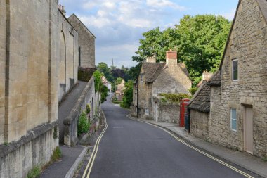 Güzel, eski bir kasabada dar bir sokak. Wiltshire İngiltere 'de Avon' da Bradford 'un tarihi bir kasabası.