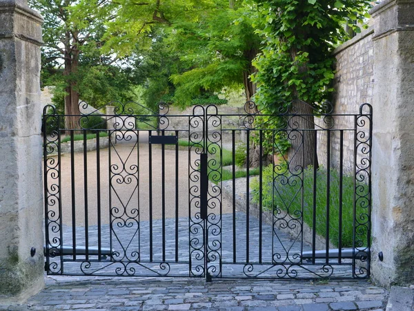 Iron Gate Entrance House — Stock Photo, Image