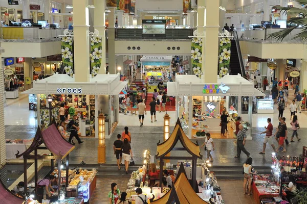 Hua Hin Thailand April 2013 Shoppers Browse Stores Market Village — стокове фото