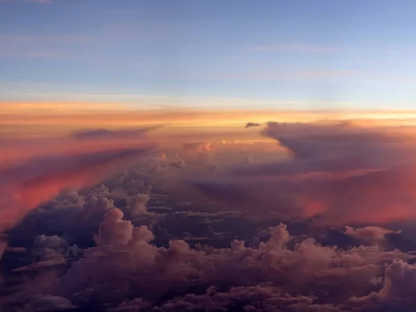 Όμορφο Ηλιοβασίλεμα Πάνω Από Σύννεφα — Φωτογραφία Αρχείου