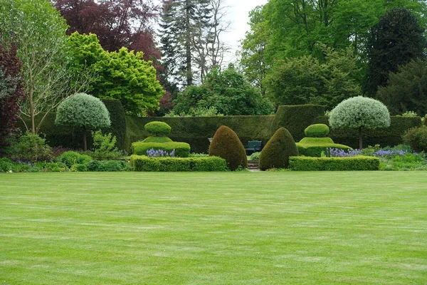 Scenic View Beautiful English Style Landscape Garden Green Freshly Mowed — стоковое фото