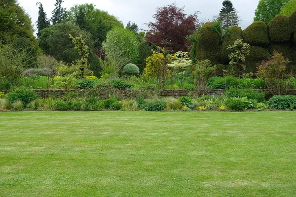 Scenic View Beautiful English Style Landscape Garden Green Freshly Mowed — стокове фото