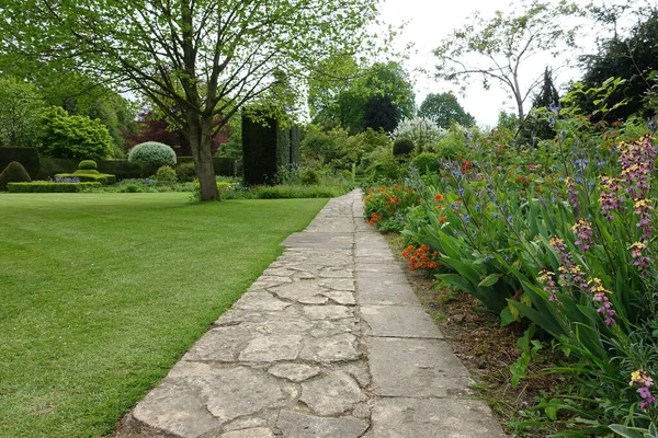 Weg Durch Einen Wunderschönen Englischen Park Mit Grünen Pflanzen — Stockfoto