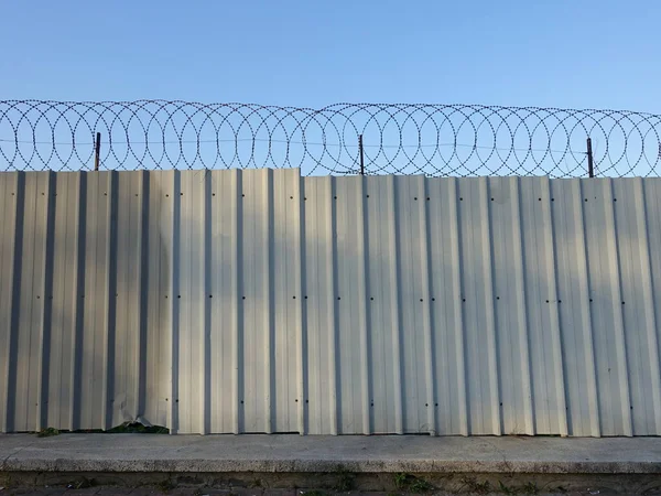 Metal Fence Razor Wire — Stock Photo, Image