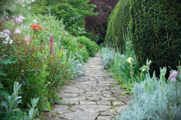 Weg Door Een Prachtig Engels Style Park Met Groene Planten — Stockfoto