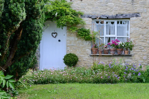 Puerta Delantera Exterior Una Hermosa Casa Jardín Inglés Antiguo Con — Foto de Stock