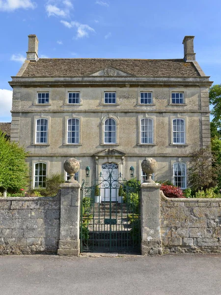 Haustür Und Außenseite Eines Schönen Alten Englischen Hauses Und Garten — Stockfoto