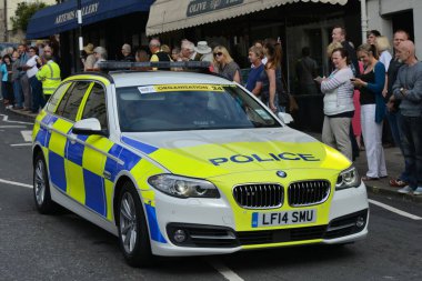 Avon, İngiltere 'de Bradford - 12 Eylül 2014: Bir polis arabası bir olaya yanıt verdi. Avon 'daki Bradford polis teşkilatı Wiltshire Polis Teşkilatı tarafından 1346 mil karelik bir alanı kapsıyor..