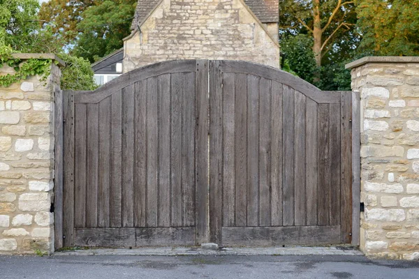 Wooden Gateway Drive Country House — Stock Fotó