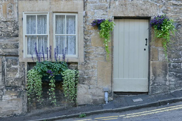 Old English Cottage House Hill — Stockfoto