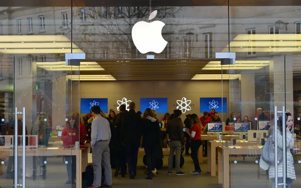 Bath Ngiltere Aralık 2014 Alışveriş Yapanlar Şehir Merkezindeki Bir Apple — Stok fotoğraf