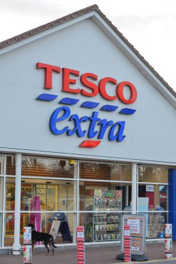 29 Ocak 2015 'te Londra, İngiltere' de şehir merkezindeki bir Tesco mağazasının görüntüsü. İngiliz Tesco, Amerika 'daki Walmart ve Fransız Carrefour' tan sonra dünyanın en büyük üçüncü perakendecisi oldu..