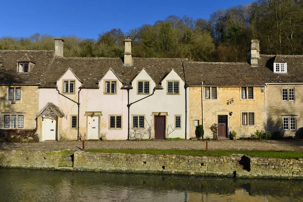 Scenic View Old Riverside Cottage Houses Street Picturesque Traditional English — стокове фото