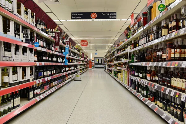Products Seen Shelves Tesco Supermarket Aisle December 2014 London Britain — Stock Photo, Image