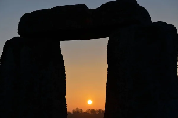 Beskåda Höst Equinox Soluppgången Mot Silhuetten Stående Stenarna Stonehenge England — Stockfoto