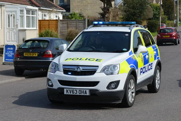 英国雅芳的布拉德福德 2015年4月21日 一辆警车应对紧急情况 阿凡河畔的布拉德福德被覆盖1346平方英里的威尔特郡警察局维持治安 — 图库照片
