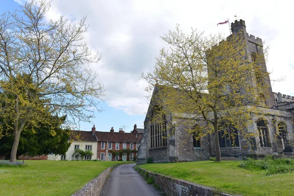 Vista Una Iglesia Terrenos Inglés Antiguo —  Fotos de Stock