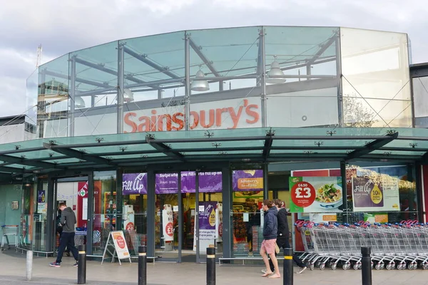 Käufer Besuchen April 2015 Bath Großbritannien Einen Sainsbury Supermarkt Einer — Stockfoto