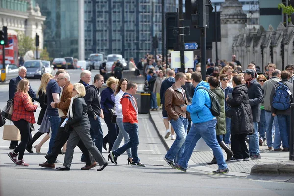 London May Fußgänger Überqueren Mai 2015 London Eine Straße Westminster — Stockfoto