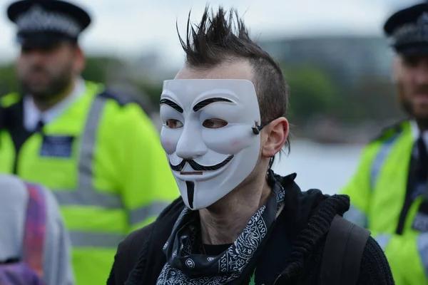 Λονδινο Μαϊου Διαδηλωτής Φοράει Μάσκα Vendetta Κατά Διάρκεια Συγκέντρωσης Ενάντια — Φωτογραφία Αρχείου