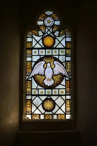 Ένα Όμορφο Παλιό Βιτρό Παράθυρο Δει Στην Εκκλησία Της Αγίας — Φωτογραφία Αρχείου
