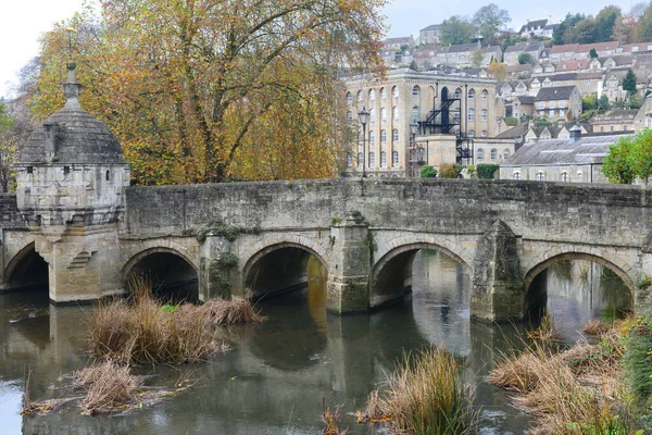 Malownicza Jesień Widok Starego Mostu Pięknym Mieście Mianowicie Historyczne Miasto — Zdjęcie stockowe