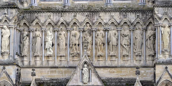 Vue Sculptures Pierre Extérieur Une Vieille Église Dans Une Rue — Photo