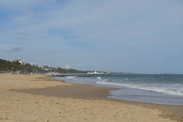 Malerischer Blick Auf Einen Sandstrand Und Blaues Meer — Stockfoto