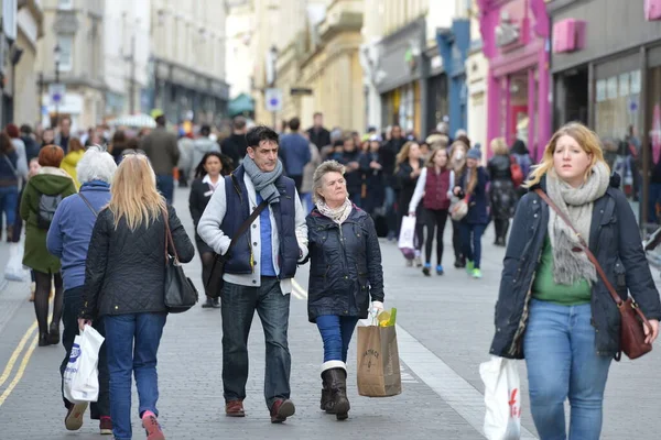 Touristen Und Einheimische Gehen Februar 2016 Bath Großbritannien Entlang Einer — Stockfoto