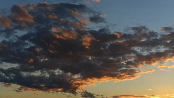 Όμορφο Ηλιοβασίλεμα Ουρανό Σύννεφα — Φωτογραφία Αρχείου