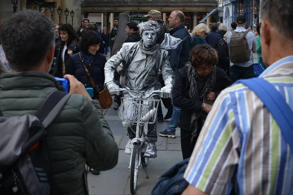 Street Performer Posing Statue Bicycle Seen City Centre May 2016 — Φωτογραφία Αρχείου