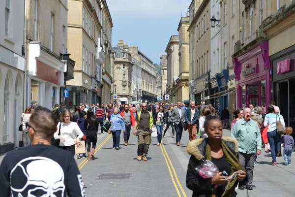 Tourists Locals Walk Busy Shopping Street City Centre May 2016 — 图库照片