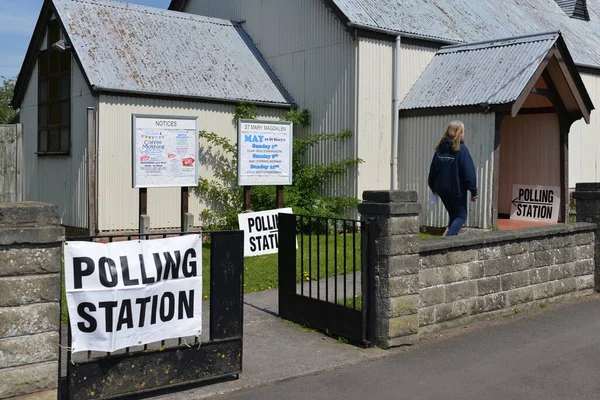 Voter Visits Polling Station Church May 2016 Trowbridge Voters Electing — ストック写真
