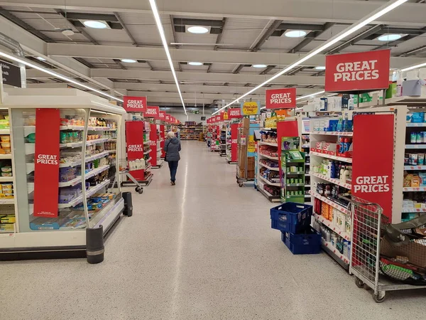Products Seen Shelves Tesco Supermarket Aisle December 2014 London Britain — Fotografia de Stock