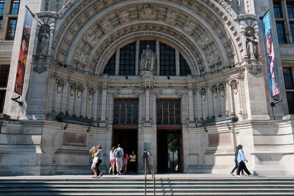 People Visit Victoria Albert Museum July 2022 London Museum Holds — Φωτογραφία Αρχείου