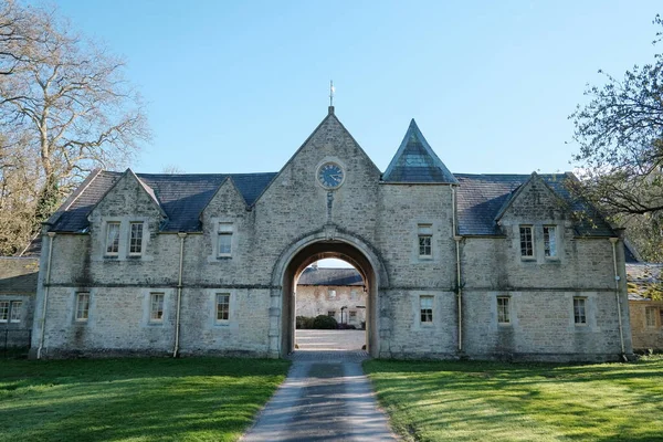 Exterior Old Gatehouse Street English Town —  Fotos de Stock