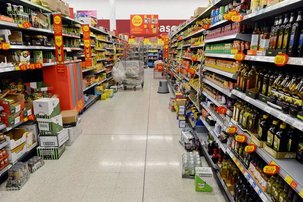 Products Seen Shelves Tesco Supermarket Aisle December 2014 London Britain — Stock Photo, Image