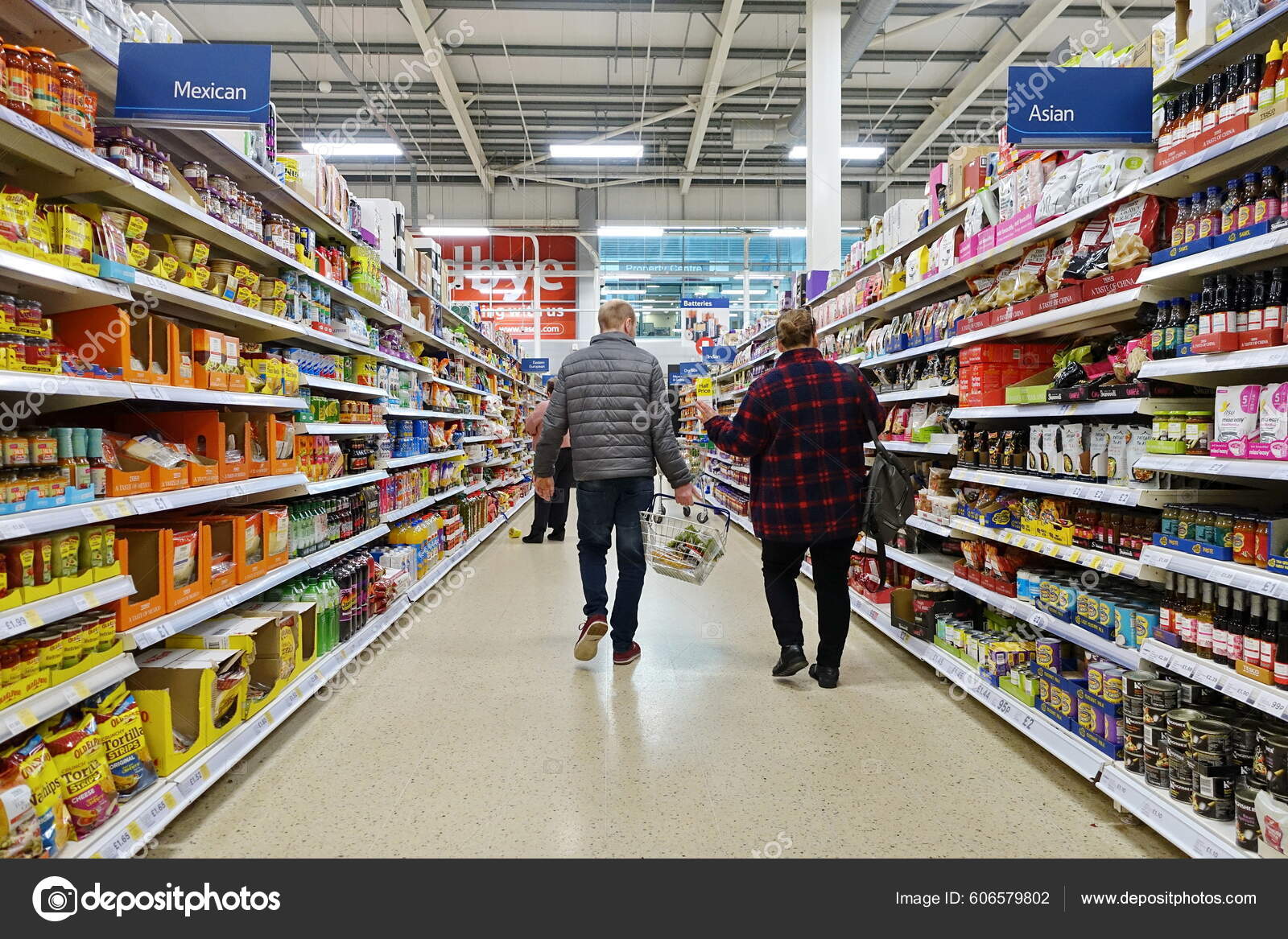 Aisle Eines Tesco Supermarktes April 2019 London Großbritannien