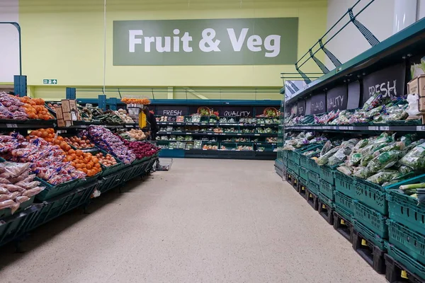 Fruit Veg Pasillo Supermercado Tesco Abril 2019 Londres Reino Unido — Foto de Stock